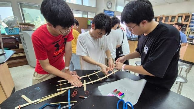 Dream Expo, Wooden Bridge and Catapult Workshop (1/3)